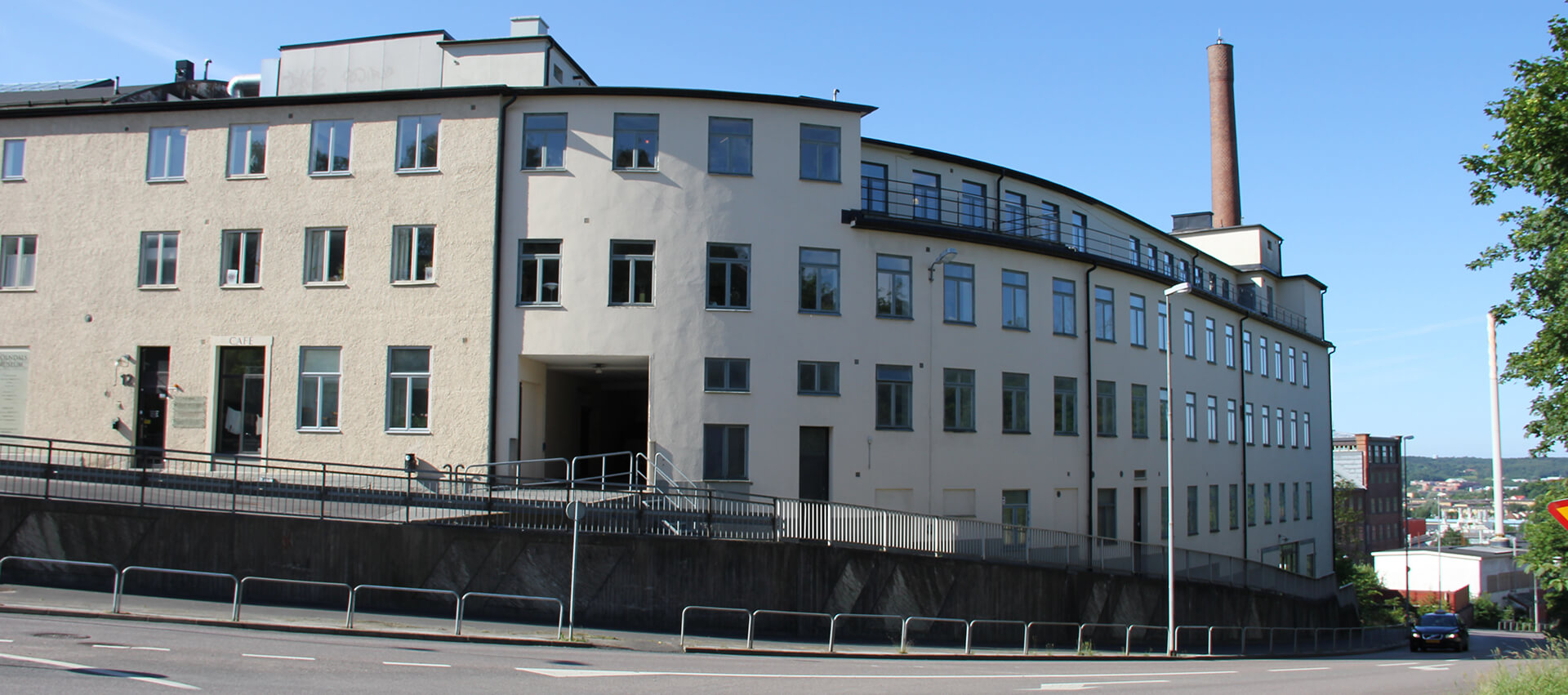 Kvarnbygatan leder ner mot Mölndals centrum.